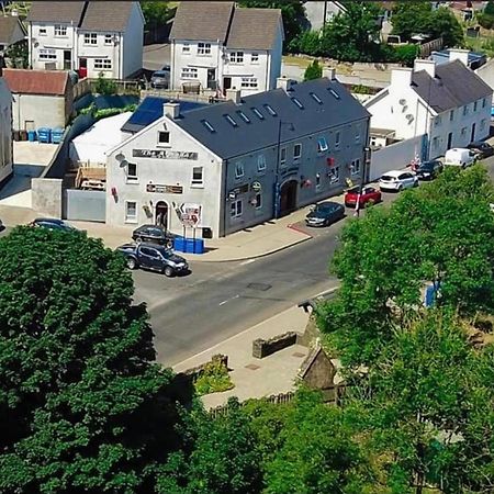 The Armada Inn Armoy Dış mekan fotoğraf