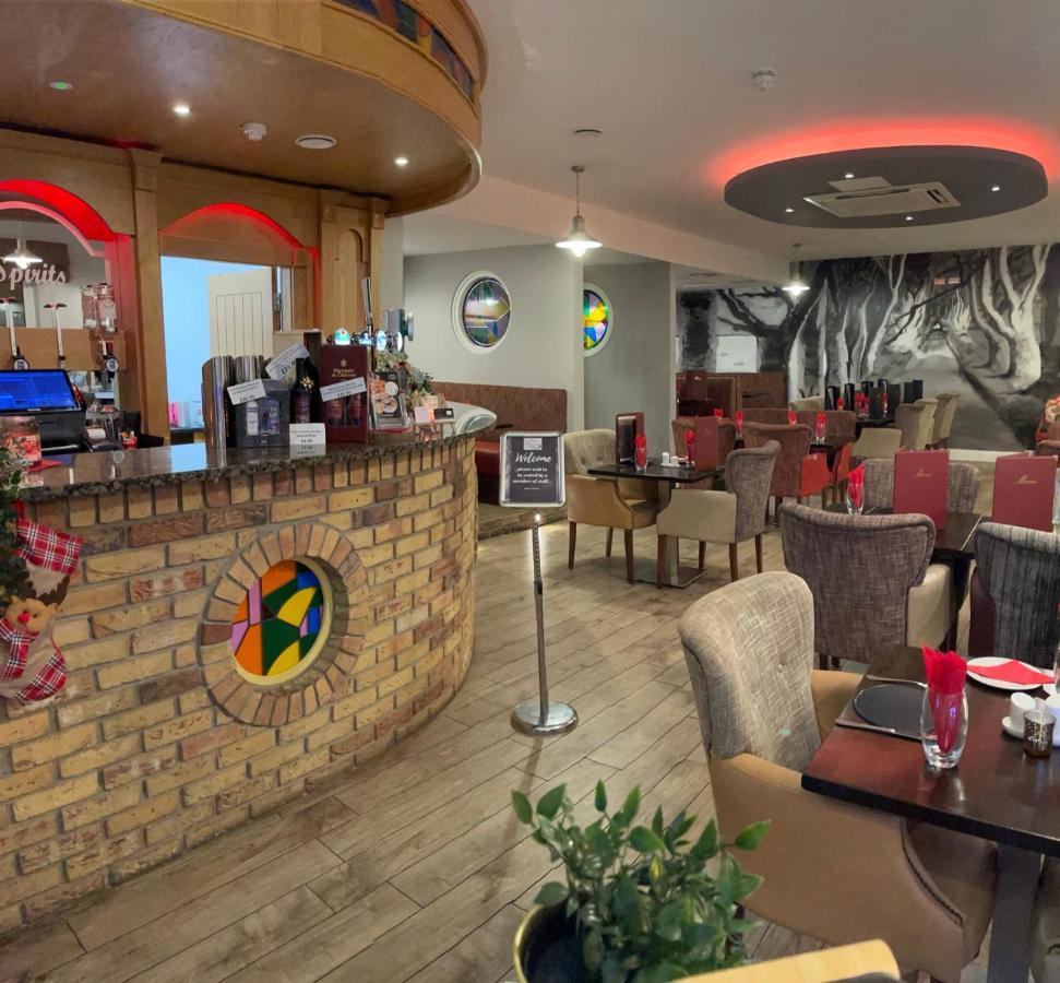 The Armada Inn Armoy Dış mekan fotoğraf